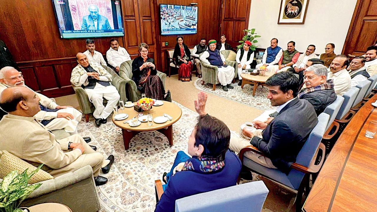 આ સત્રમાં રાજ્યસભામાં ૧૨૧ ટકા જ્યારે લોકસભામાં ૧૧૧ ટકા ઉત્પાદકતા જોવા મળી હતી