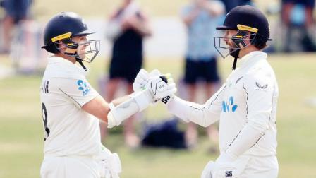 ટૉમ લૅધમ અને ડેવોન કૉન્વેએ ૩૨૩ રનની ઓપનિંગ ભાગીદારી નોંધાવી હતી