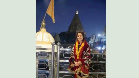 મધ્ય પ્રદેશના ઉજ્જૈનમાં સ્થિત મહાકાલેશ્વર જ્યોતિર્લિંગ મંદિરમાં નુશરત ભરૂચા