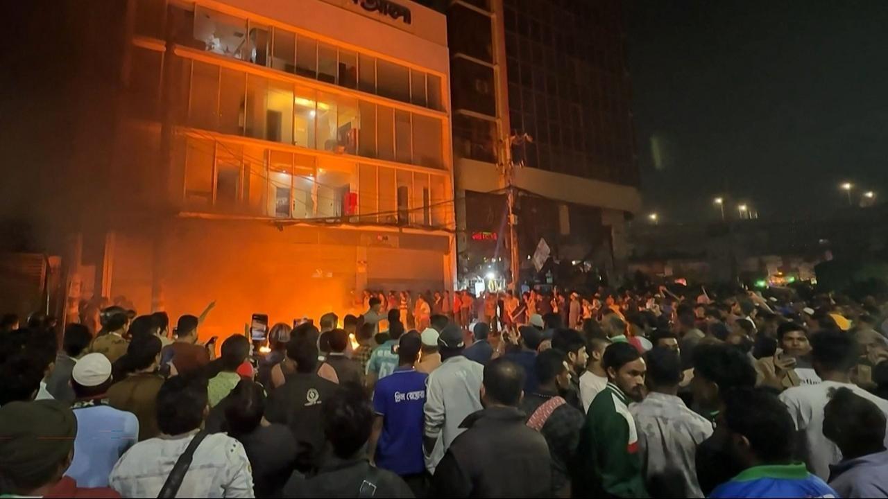 બાંગ્લાદેશમાં ઈશનિંદાના આરોપમાં હિંદૂ યુવકની મૉબ લિંચિંગ, મૃતદેહને ઝાડ સાથે...