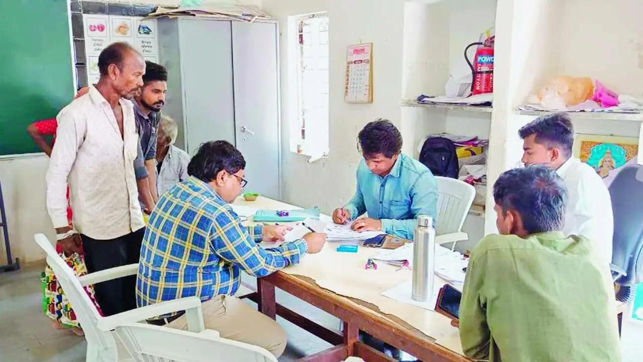 મધ્ય ગુજરાતના દેડિયાપાડા વિધાનસભા મતવિભાગના સાગબારા તાલુકામાં મતદાર-કૅમ્પ યોજાયો હતો જેમાં મતદારોએ આવીને પોતાનાં ફૉર્મ ભર્યાં હતાં. 