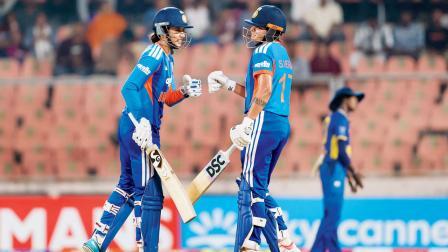 સ્મૃતિ માન્ધના અને શફાલી વર્માએ ૧૬૨ રનની આક્રમક ભાગીદારી કર હતી. સ્મૃતિએ ૮૦ રન અને શફાલીએ ૭૯ રન ફટકાર્યા હતા.