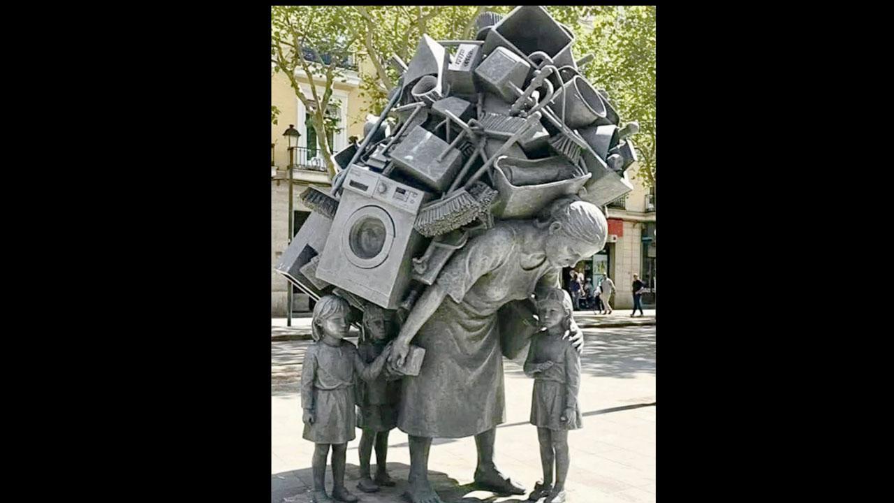 સ્પેનમાં છે એક સ્ત્રીનું અનોખું શિલ્પ