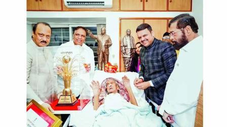 તાજતેરમાં જ રામ સુતારને નોઈડા જઈને દેવેન્દ્ર ફડણવીસે મહારાષ્ટ્ર ભૂષણ પુરસ્કાર એનાયત કર્યો હતો