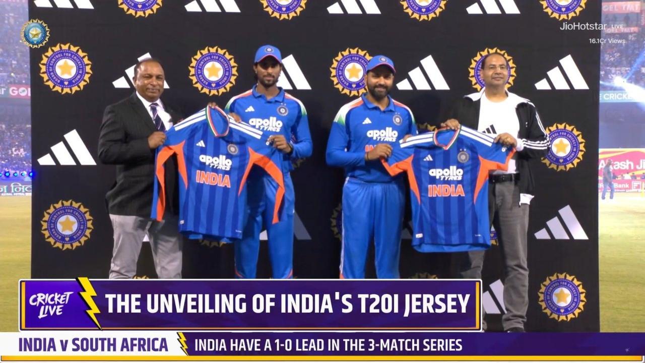 ટીમ ઇન્ડિયાની જર્સીનું અનાવરણ (તસવીર: X) 