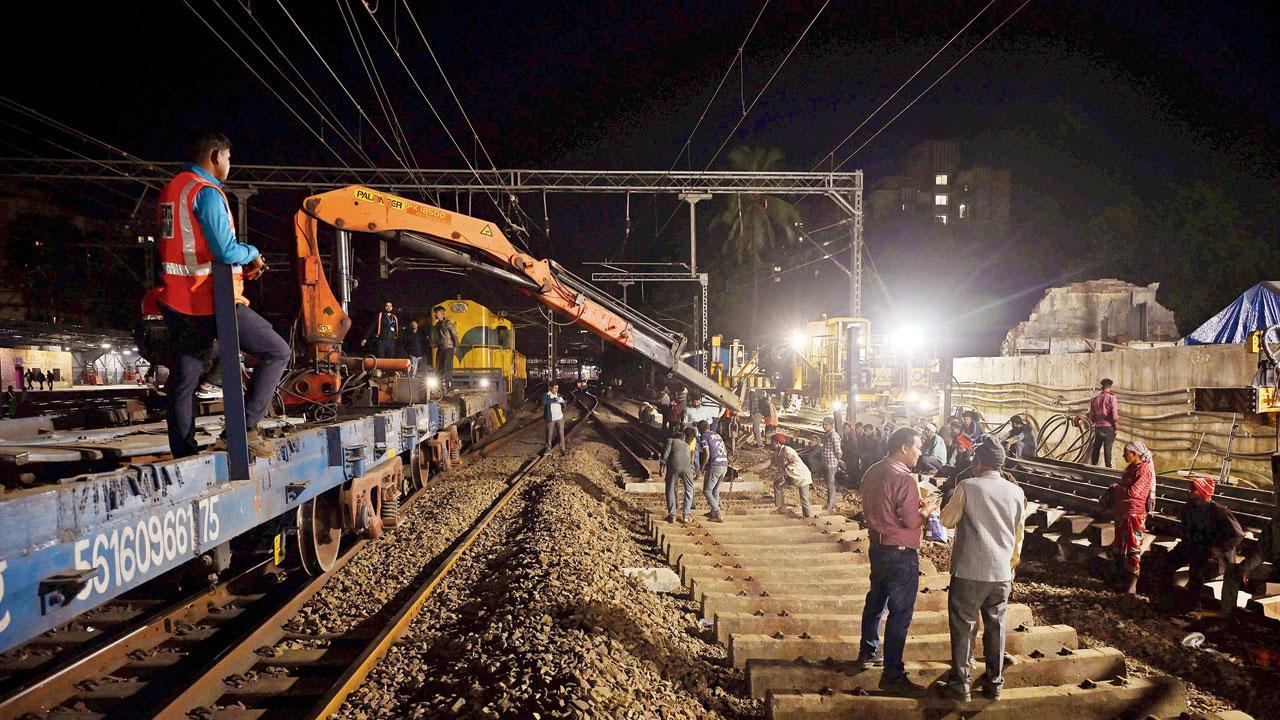 અપ અને ડાઉન સ્લો લાઇન પર બોરીવલી ખાતે ઇલેક્ટ્રૉનિક ઇન્ટરલૉકિંગ (EI) પૅનલના કમિશનિંગ માટે બ્લૉક હાથ ધરવામાં આવશે.