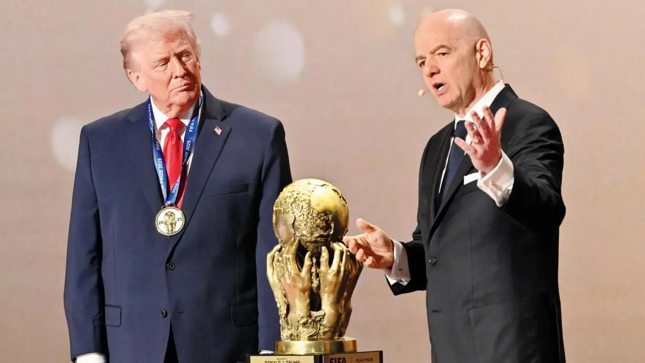 ફિફા દ્વારા અમેરિકન પ્રેસિડન્ટને પહેલો ફિફા પીસ પ્રાઇઝ આપીને મેડલ અને ટ્રોફીથી સન્માનિત કરવામાં આવ્યા હતા. 