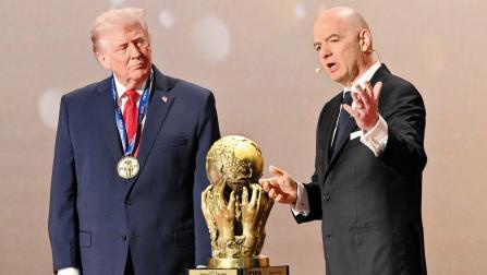 ફિફા દ્વારા અમેરિકન પ્રેસિડન્ટને પહેલો ફિફા પીસ પ્રાઇઝ આપીને મેડલ અને ટ્રોફીથી સન્માનિત કરવામાં આવ્યા હતા. 