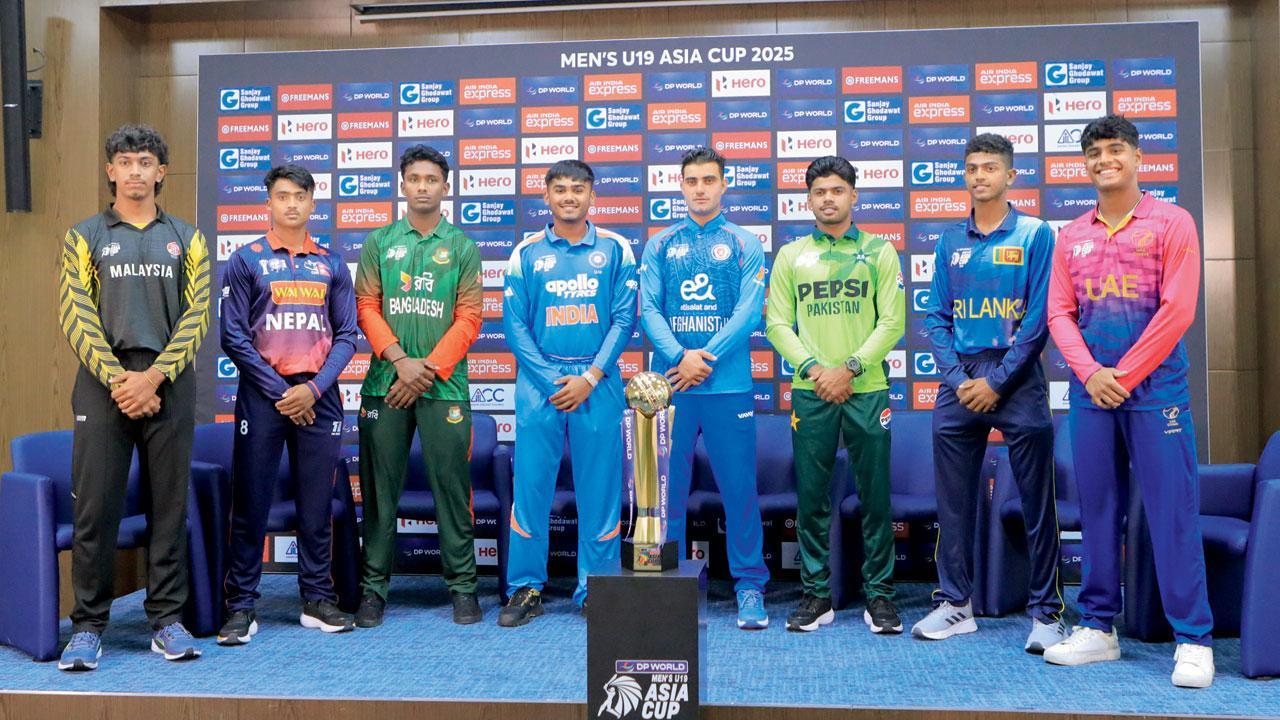 અન્ડર-19 મેન્સ વન-ડે એશિયા કપની ટ્રોફી સાથે તમામ ટીમોના કૅપ્ટને ફોટોશૂટ કરાવ્યું હતું