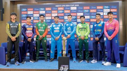 અન્ડર-19 મેન્સ વન-ડે એશિયા કપની ટ્રોફી સાથે તમામ ટીમોના કૅપ્ટને ફોટોશૂટ કરાવ્યું હતું