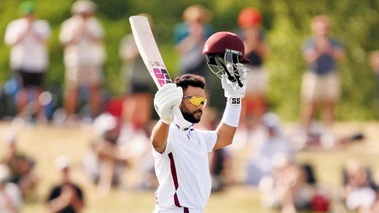 ૨૫૦મી ઇન્ટરનૅશનલ મૅચ રમી રહેલા શાઈ હોપે ચોથી ટેસ્ટ-સદી ફટકારી