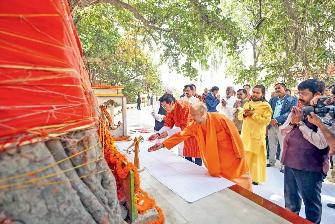 ભુતાનના રાજાએ કર્યું સંગમસ્નાન