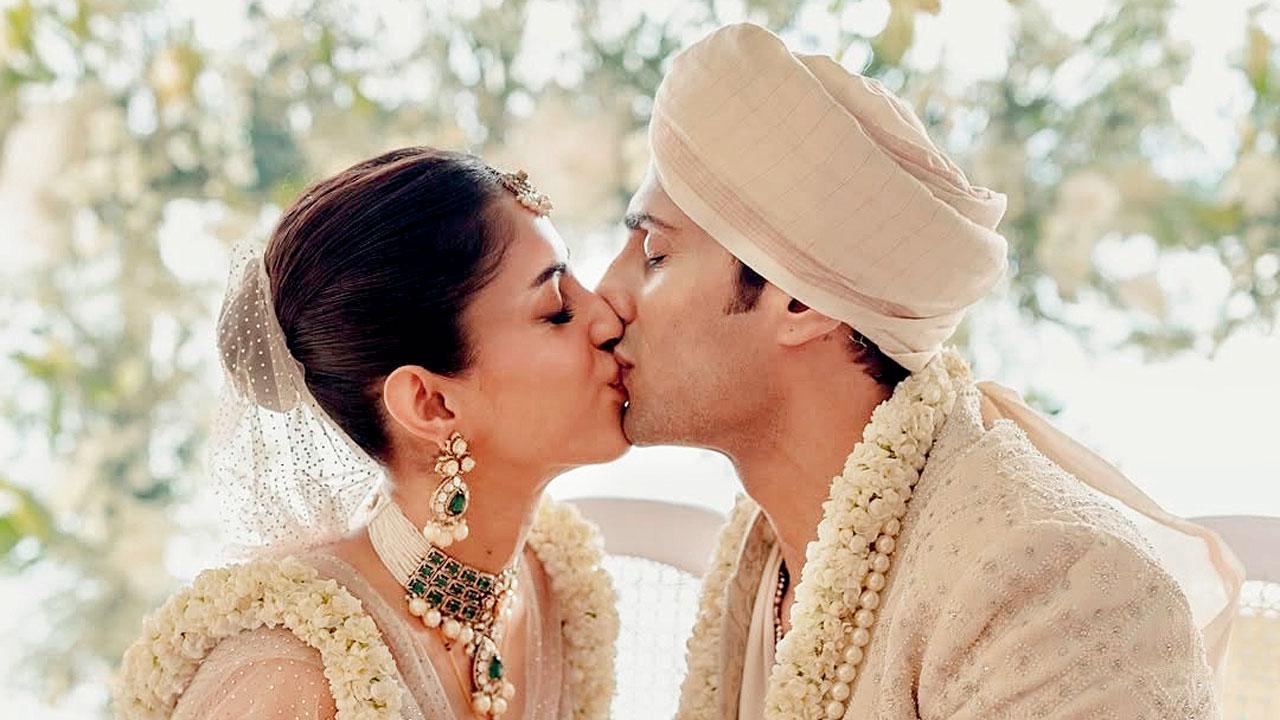 પ્રતીક પાટીલ બબ્બરે ગઈ કાલે વૅલેન્ટાઇન્સ ડે પર તેની ગર્લફ્રેન્ડ પિયા બૅનરજી સાથે લગ્ન કરી લીધાં હતાં.