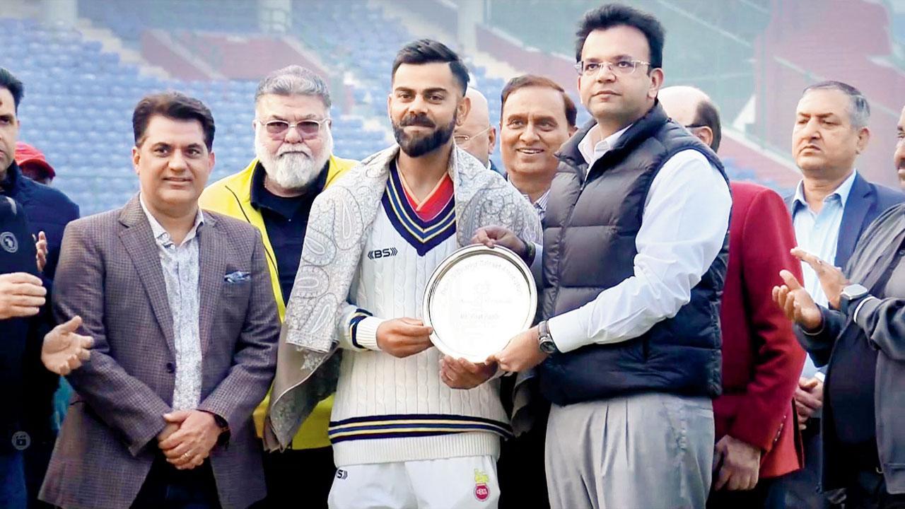 ભારત માટે ૧૦૦ ટેસ્ટ-મૅચ રમવાનો આંકડો પાર કરવા બદલ દિલ્હી ઍન્ડ ડિસ્ટ્રિક્ટ ક્રિકેટ અસોસિએશને વિરાટ કોહલીને સન્માનિત કર્યો.