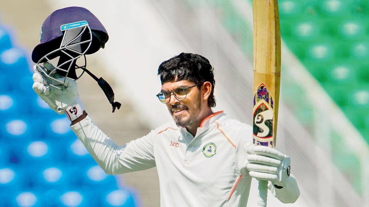 વિદર્ભના યશ રાઠોડે ૨૫૨ બૉલમાં ૧૧ ચોગ્ગાની મદદથી ૧૫૧ રન ફટકાર્યા હતા.