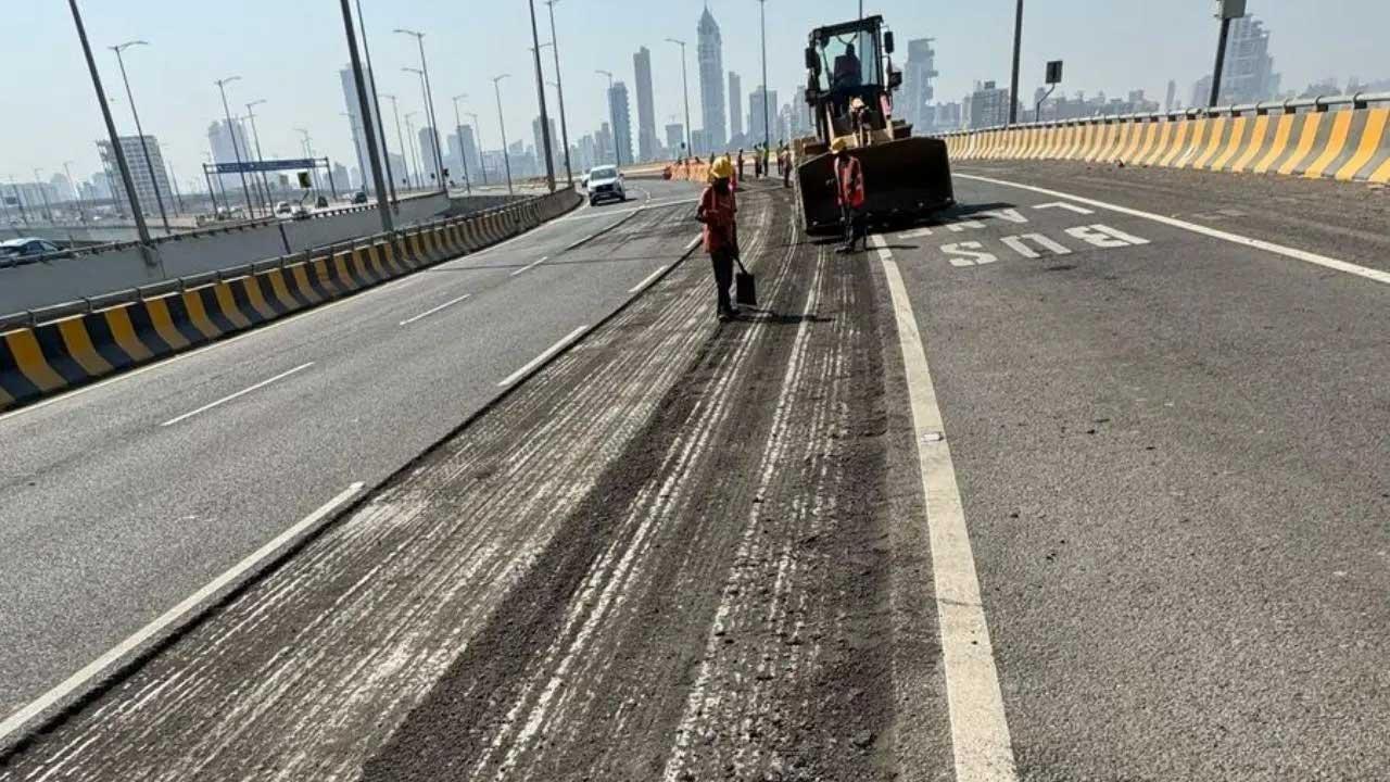 BMC એ મુંબઈ કોસ્ટલ રોડ પરથી ડામર લેયર દૂર કરવાની પ્રક્રિયા શરૂ કરી, જુઓ તસવીરો