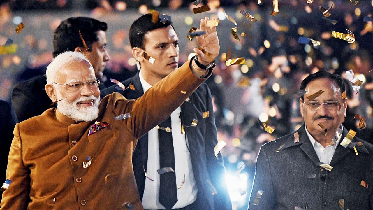 વડા પ્રધાન નરેન્દ્ર મોદી ગઈ કાલે સાંજે કાર્યકરોને સંબોધવા માટે દિલ્હીમાં આવેલા પાર્ટીના હેડક્વૉર્ટર પહોંચ્યા ત્યારે તેમનું જોરદાર સ્વાગત કરવામાં આવ્યું હતું.