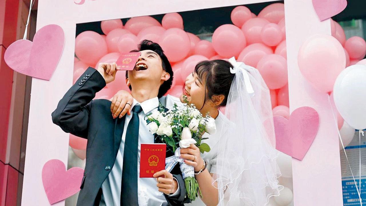 ચીનમાં ૨૦૨૪માં રજિસ્ટર્ડ લગ્નોની સંખ્યામાં ૨૦૨૩ કરતાં ૨૦ ટકાનો ઘટાડો થયો