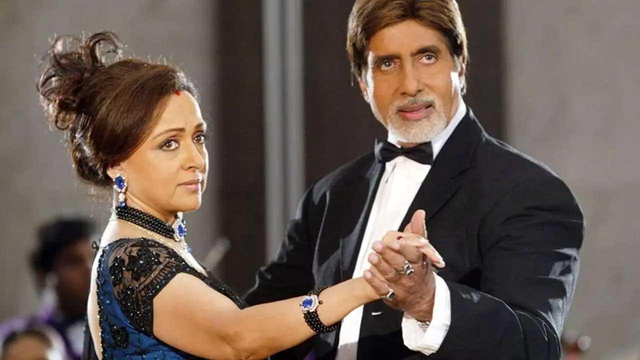 ફિલ્મ બાગબાનના એક સીનમાં હેમા માલિની અને અમિતાભ બચ્ચન (તસવીર: મિડ-ડે)