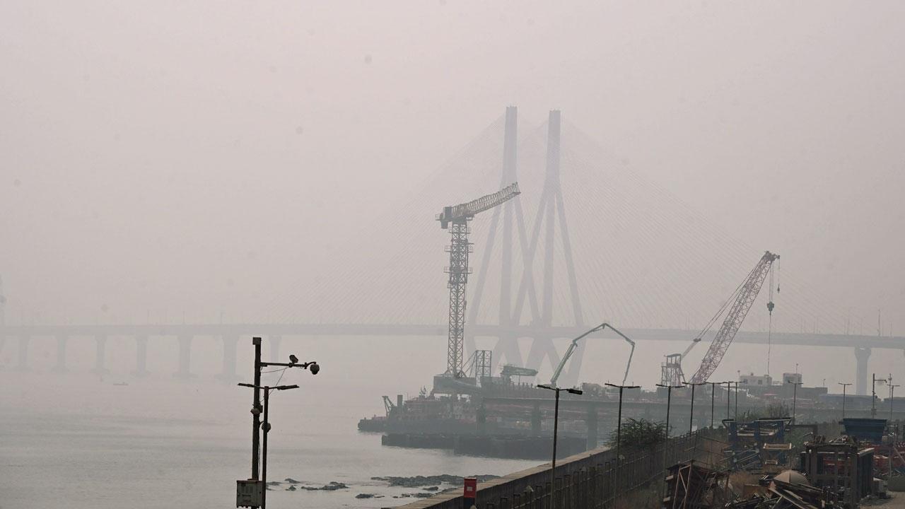 મુંબઈમાં દિવસે ૩૪ ડિગ્રી તાપમાન નોંધાયું  (તસવીર : આશિષ રાજે)