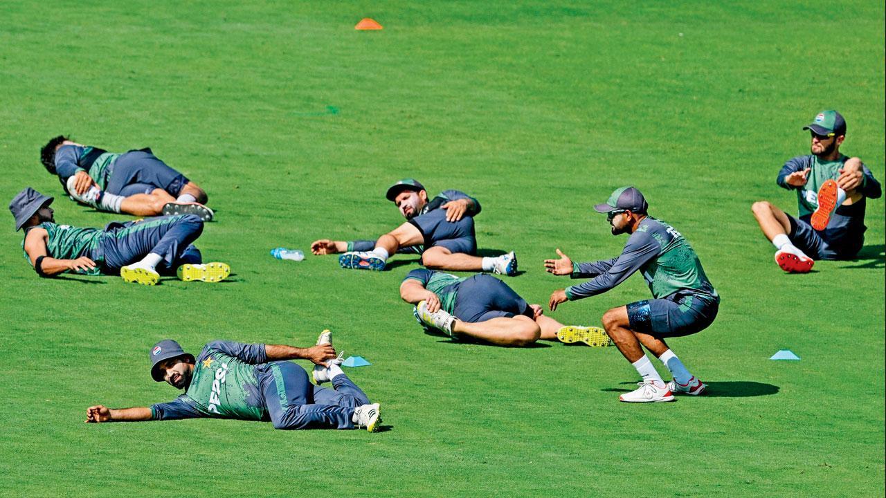 ગઈ કાલે પ્રૅક્ટિસ સેશન દરમ્યાન જોરદાર એક્સરસાઇઝ કરી રહેલી પાકિસ્તાનની ટીમ.