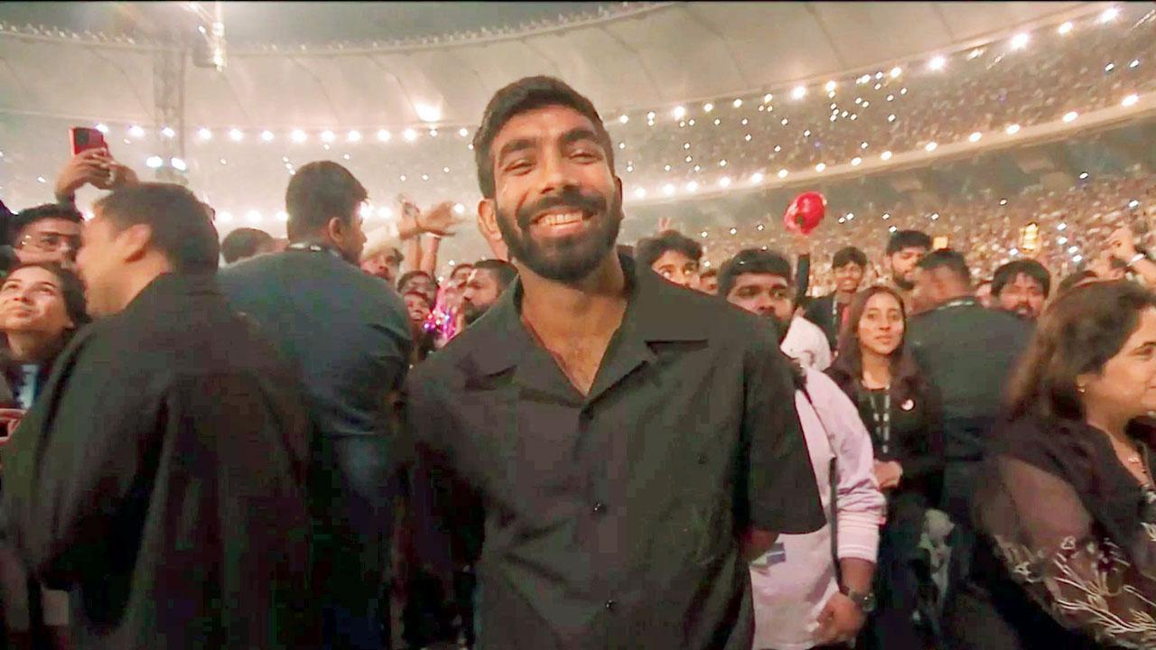 ક્રિસ માર્ટિનનું ગીત સાંભળીને જસપ્રીત બુમરાહ મલકી ઊઠ્યો હતો.