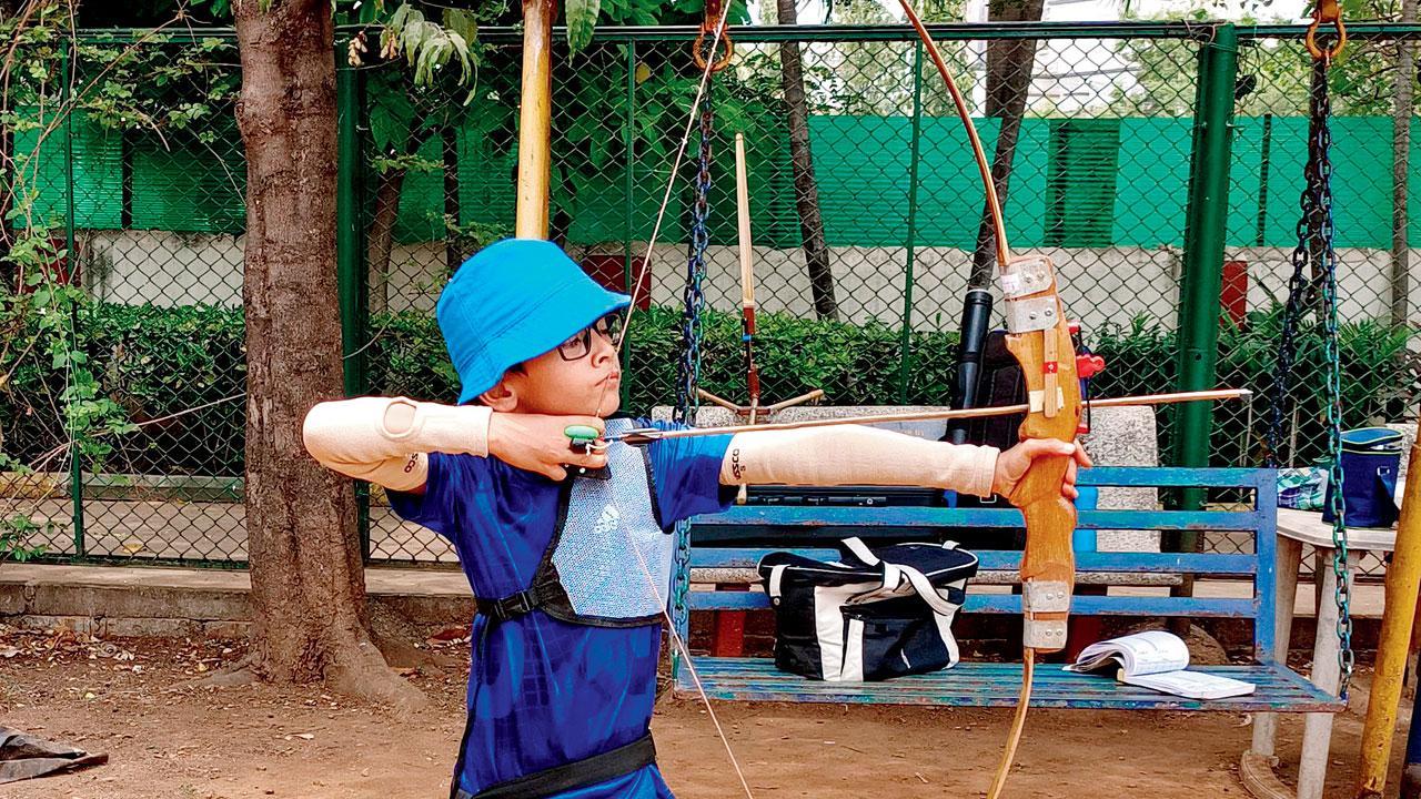 કૉમ્પિટિશનમાં ભાગ લેતાં પહેલાં પ્રૅક્ટિસ કરી રહેલો પાનવ.