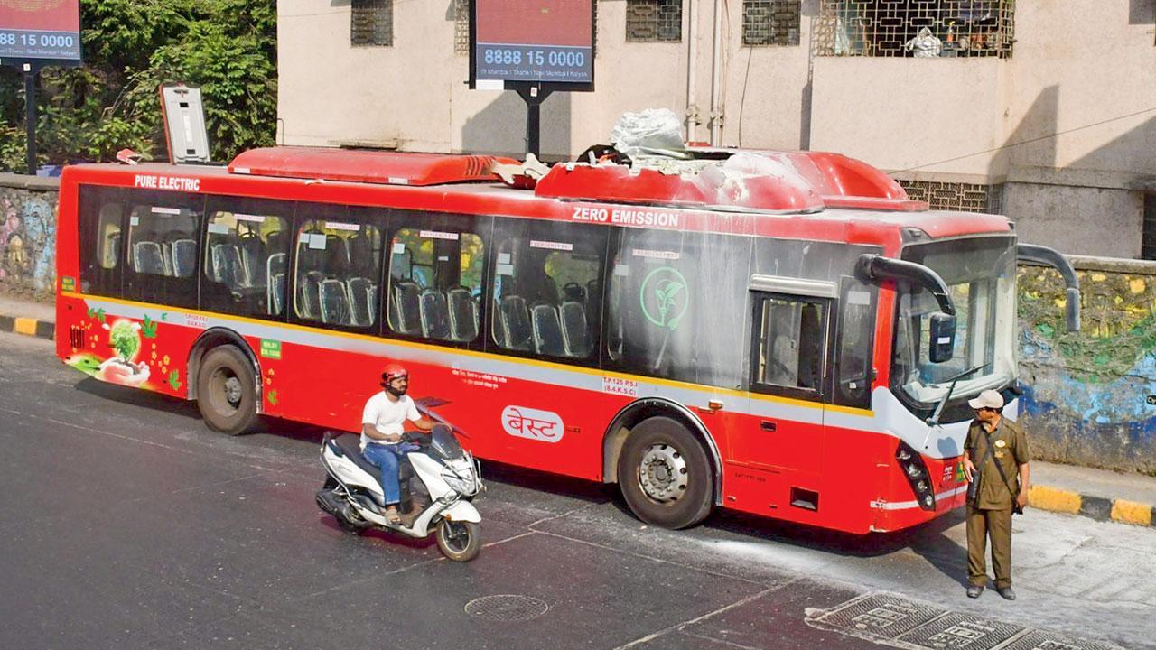 ભાયખલામાં ઇલેક્ટ્રિક બસમાં લાગી આગ