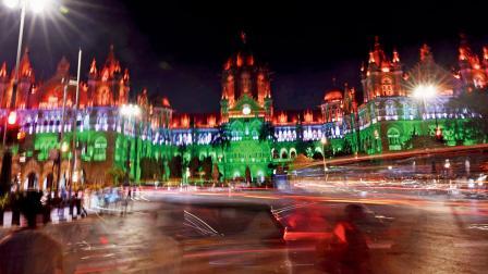 ૭૬મા પ્રજાસત્તાક દિન નિમિત્તે છત્રપતિ શિવાજી મહારાજ ટર્મિનસ  (તસવીરો : સૈયદ સમીર અબેદી)