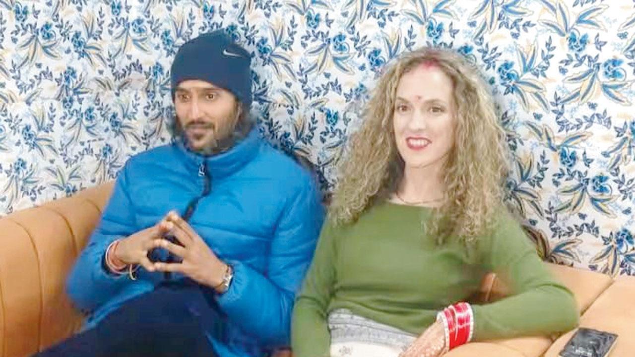 ગ્રીસની વતની મહિલા પેનેલોપે ભારતીય યુવાન સિદ્ધાર્થ સાથે લગ્ન કર્યાં હતાં