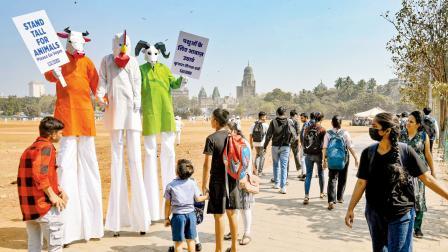 પીપલ ફૉર ધી એથિકલ ટ્રીટમેન્ટ ઑફ ઍનિમલ્સ (PETA) દ્વારા પ્રજાસત્તાકદિન નિમિત્તે ગઈ કાલે આઝાદ મેદાનમાં દેખાવો કર્યા હતા