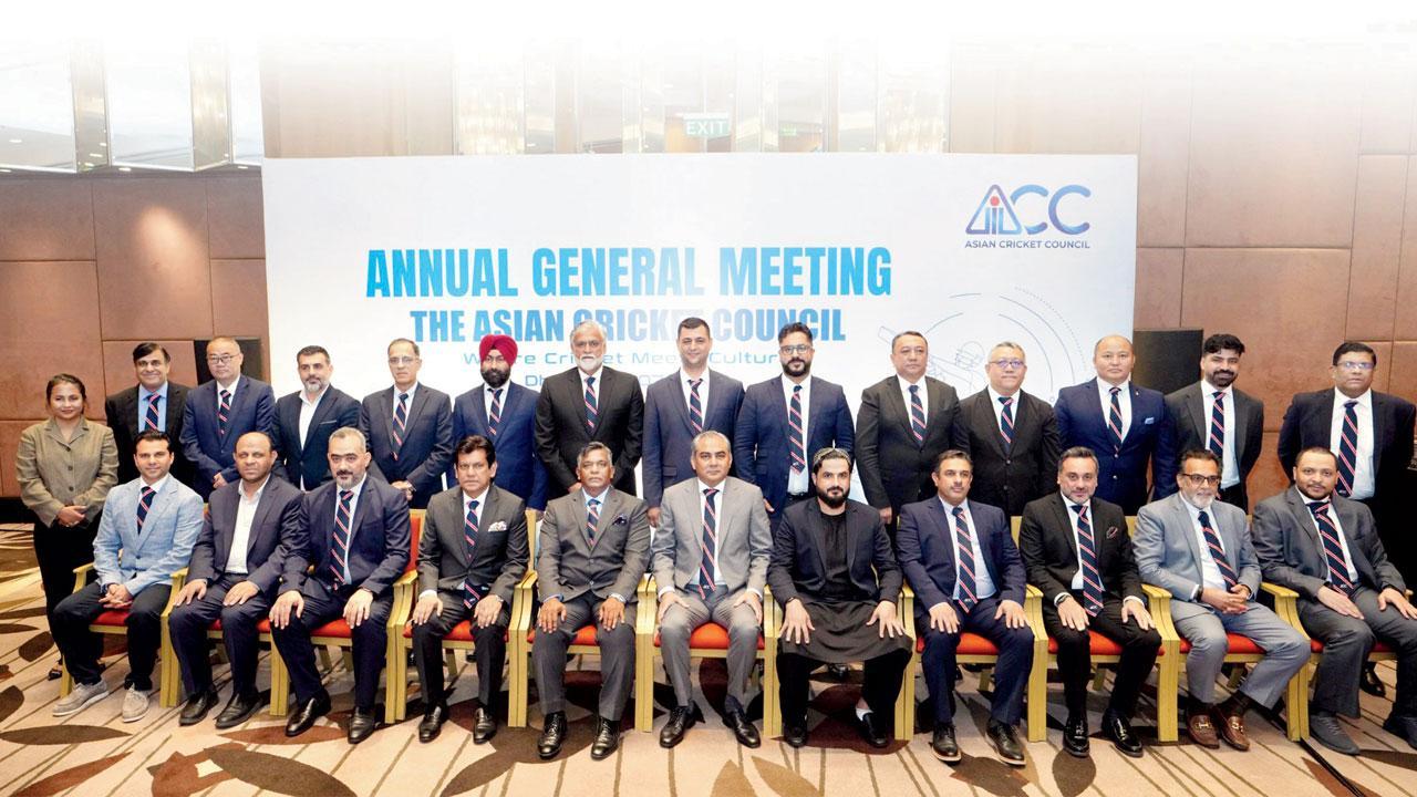 બંગલાદેશના ઢાકામાં યોજાઈ એશિયન ક્રિકેટ કાઉન્સિલના સભ્ય દેશના અધિકારીઓની વાર્ષિક મીટિંગ. કેટલાક અધિકારીઓ બેઠકમાં ઑનલાઇન જોડાયા હતા.