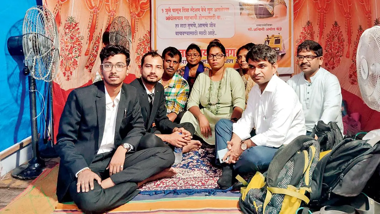ભૂખહડતાળની અસર: સપ્ટેમ્બર મહિનાથી દિવા સ્ટેશન થોભતી ફાસ્ટ ટ્રેનોની સંખ્યા વધશે ભૂખહડતાળની અસર: સપ્ટેમ્બર મહિનાથી દિવા સ્ટેશન થોભતી ફાસ્ટ ટ્રેનોની સંખ્યા વધશે