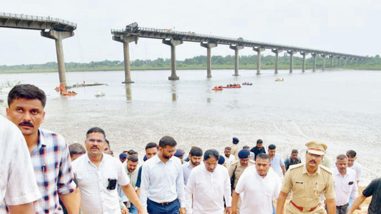 આરોગ્યપ્રધાન હૃષીકેશ પટેલે ગંભીરા બ્રિજની મુલાકાત લીધી હતી