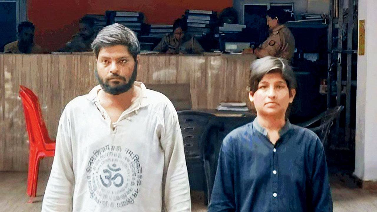 બૉયફ્રેન્ડ ઉદિત સાથે રોશની.