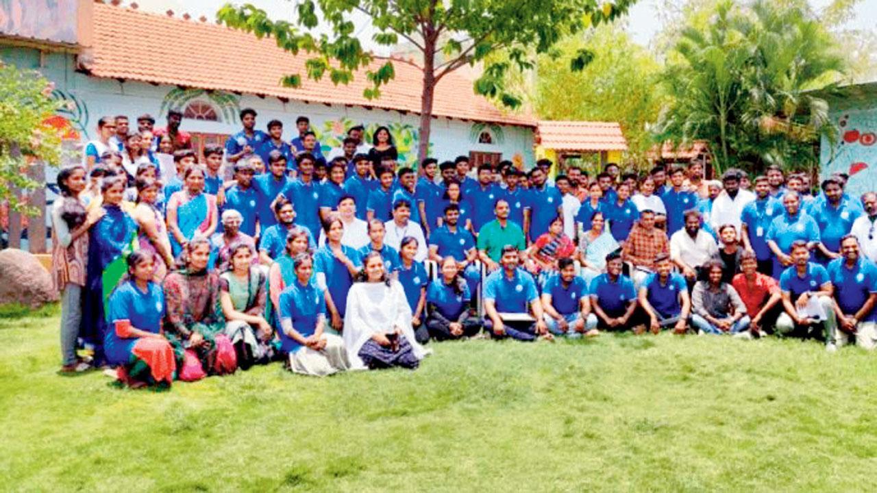 પી. નવીનકુમારના  અત્યચમ ટ્રસ્ટની ટીમ.