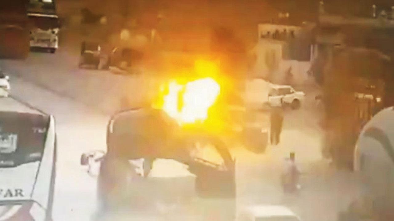 પાકિસ્તાની આર્મીના મેજરની કાર સાથે બૉમ્બ અટૅચ કરીને બ્લાસ્ટ