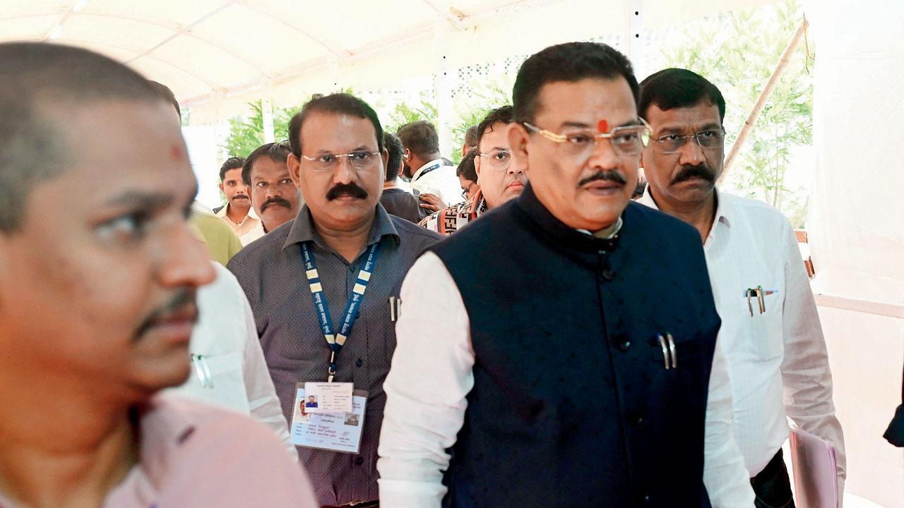 ગઈ કાલે વિધાનભવનમાં સંજય શિરસાટ. તસવીર : સૈયદ સમીર અબેદી