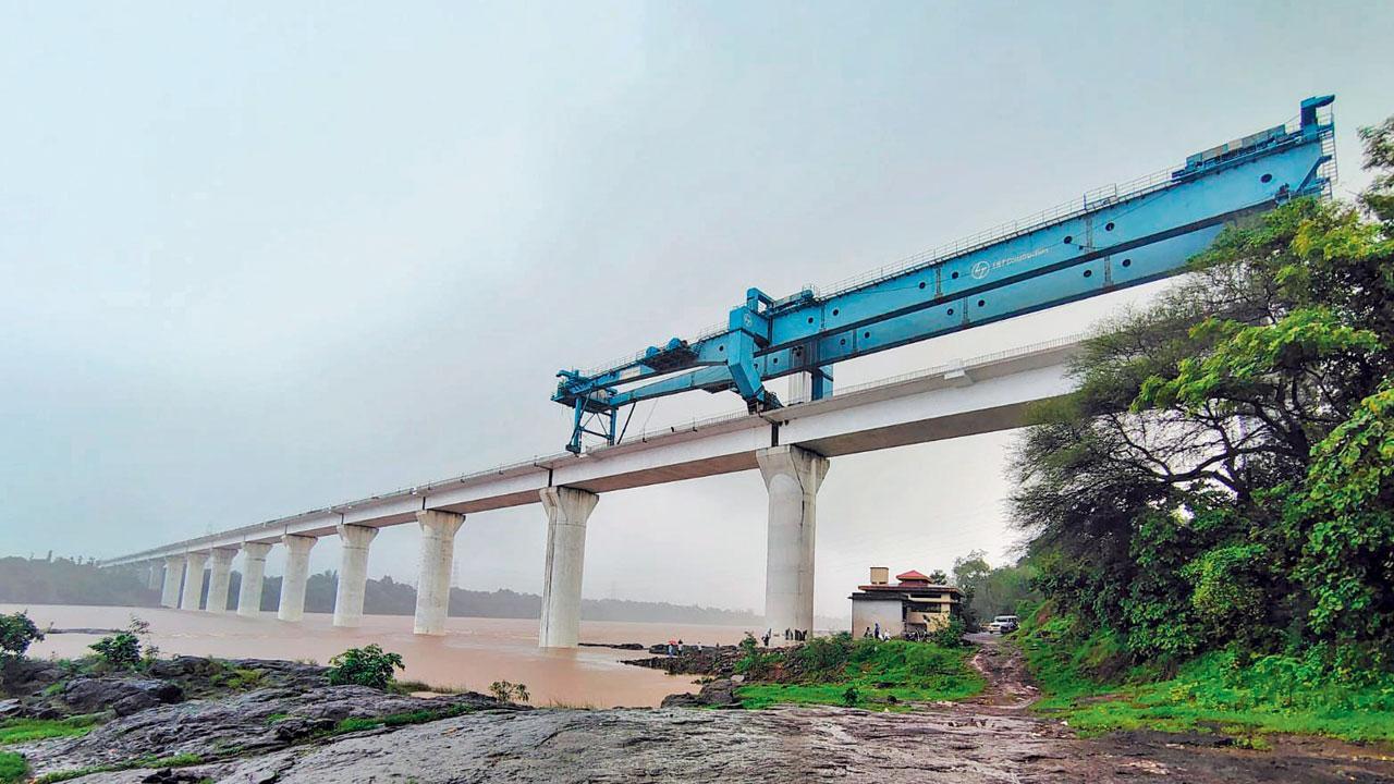 વલસાડની દમણગંગા નદી પરના બ્રિજનું કામ પૂરું