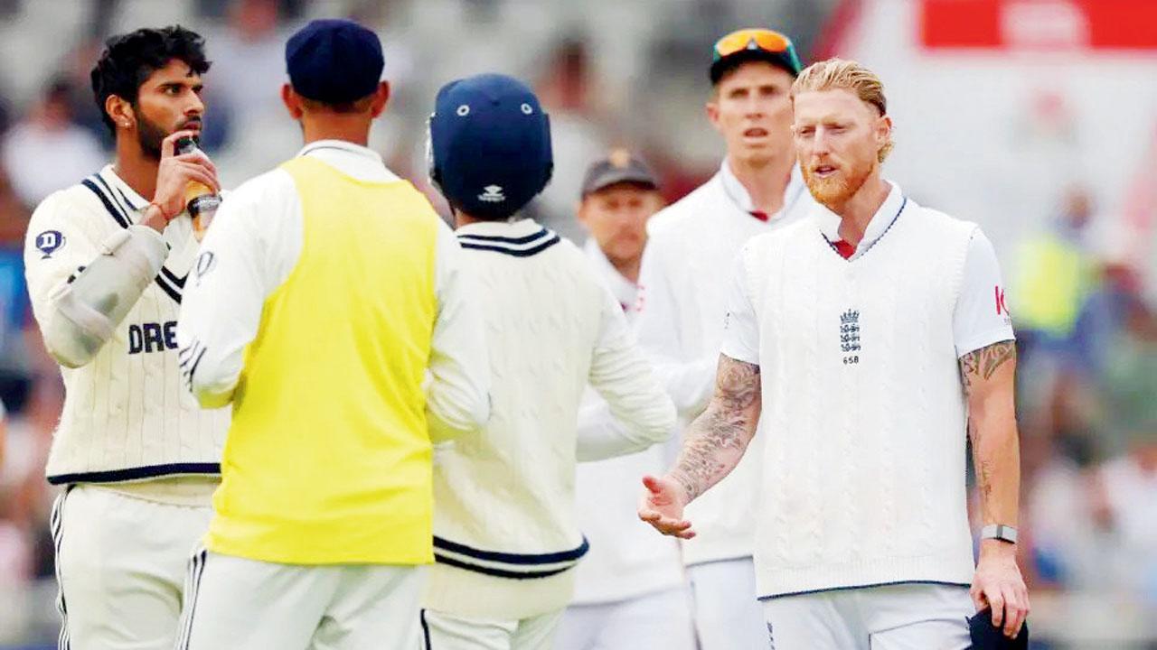 પાંચમા દિવસના અંતિમ સમયમાં ભારતીય પ્લેયર્સે ડ્રૉ માટે જલદી હાથ ન મિલાવતાં અકળાયો હતો બેન સ્ટોક્સ. 