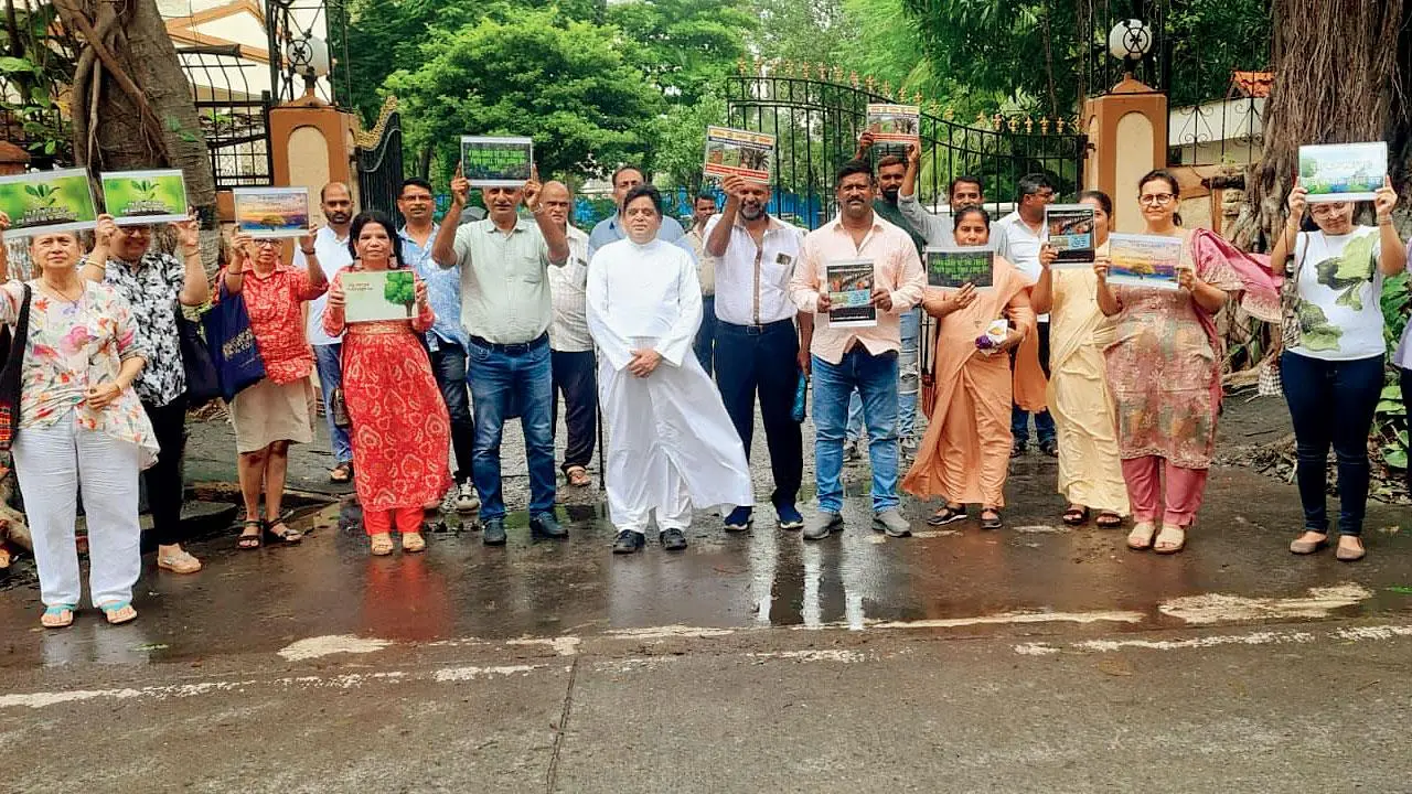 રવિવારે ભાઈંદરમાં મોટી સંખ્યામાં સ્થાનિકોએ માનવસાંકળ રચી હતી