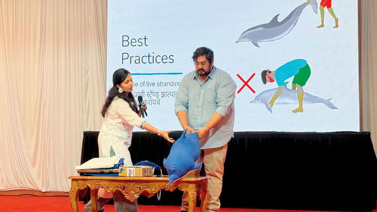 શૌનક મોદી વાઇફ માહી માંકેશ્વરને પહેલી વાર ડૉલ્ફિનના જે વર્કશૉપમાં મળ્યો હતો એ સમયની તસવીર