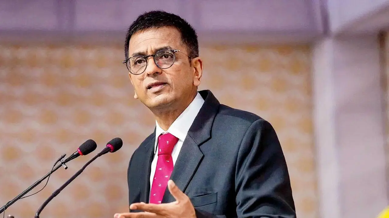 ભૂતપૂર્વ ચીફ જસ્ટિસ (CJI) ડી.વાય. ચંદ્રચૂડ