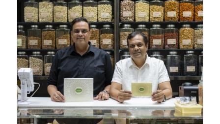 હીરસન 50મી વર્ષગાંઠનો ઉત્સવ. સંસ્થાપકો: હેતન શાહ (ડાબે) અને ભાવેશ શાહ (જમણે)