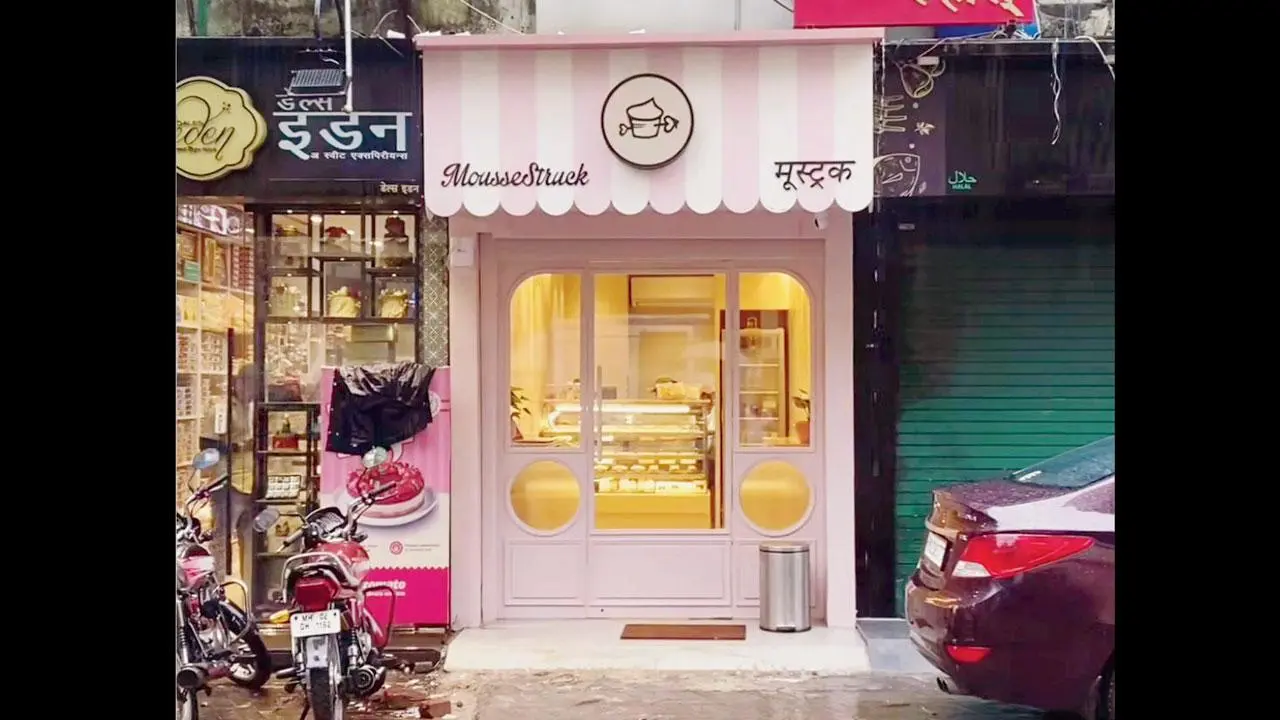 મૂસ્ટ્રક, પાલી રોડ, બાંદરા-વેસ્ટ.