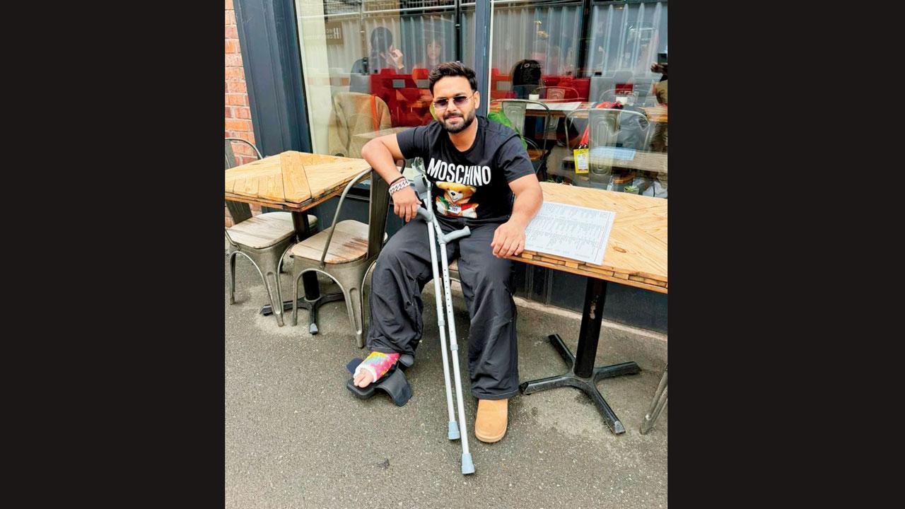 ઇંગ્લૅન્ડથી ઇન્જર્ડ રિષભ પંતે પોતાનો આ ફોટો શૅર કર્યો હતાે. 