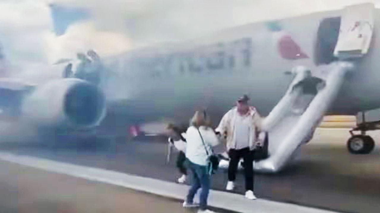 અમેરિકામાં ટેકઑફ પહેલાં પ્લેનમાં આગ