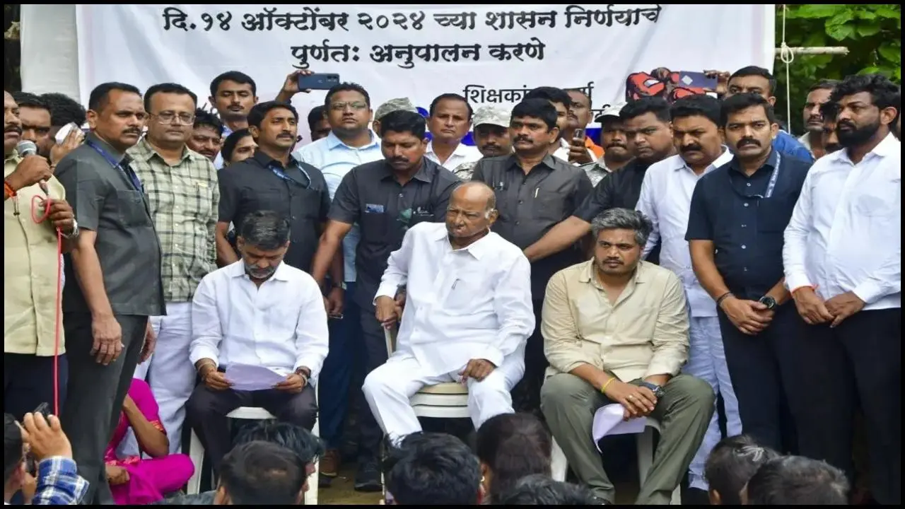 મુંબઈમાં શિક્ષક આંદોલનમાં જોડાયા શરદ પવાર: કહ્યું `શિક્ષકોની માગણીઓ યોગ્ય છે`