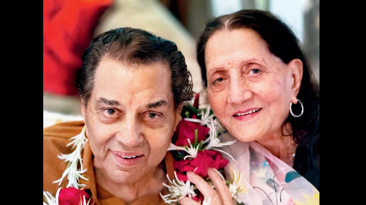 બૉબીની મમ્મી-પપ્પાને હૅપી ઍનિવર્સરી