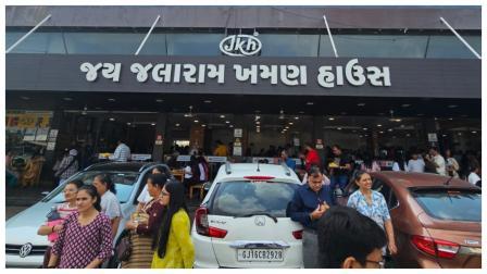જય જલારામ ખમણ હાઉસ પરની ભીડ ઓછી થાય એવું ભાગ્યે જ બને છે - તસવીર સૌજન્ય પૂજા સાંગાણી